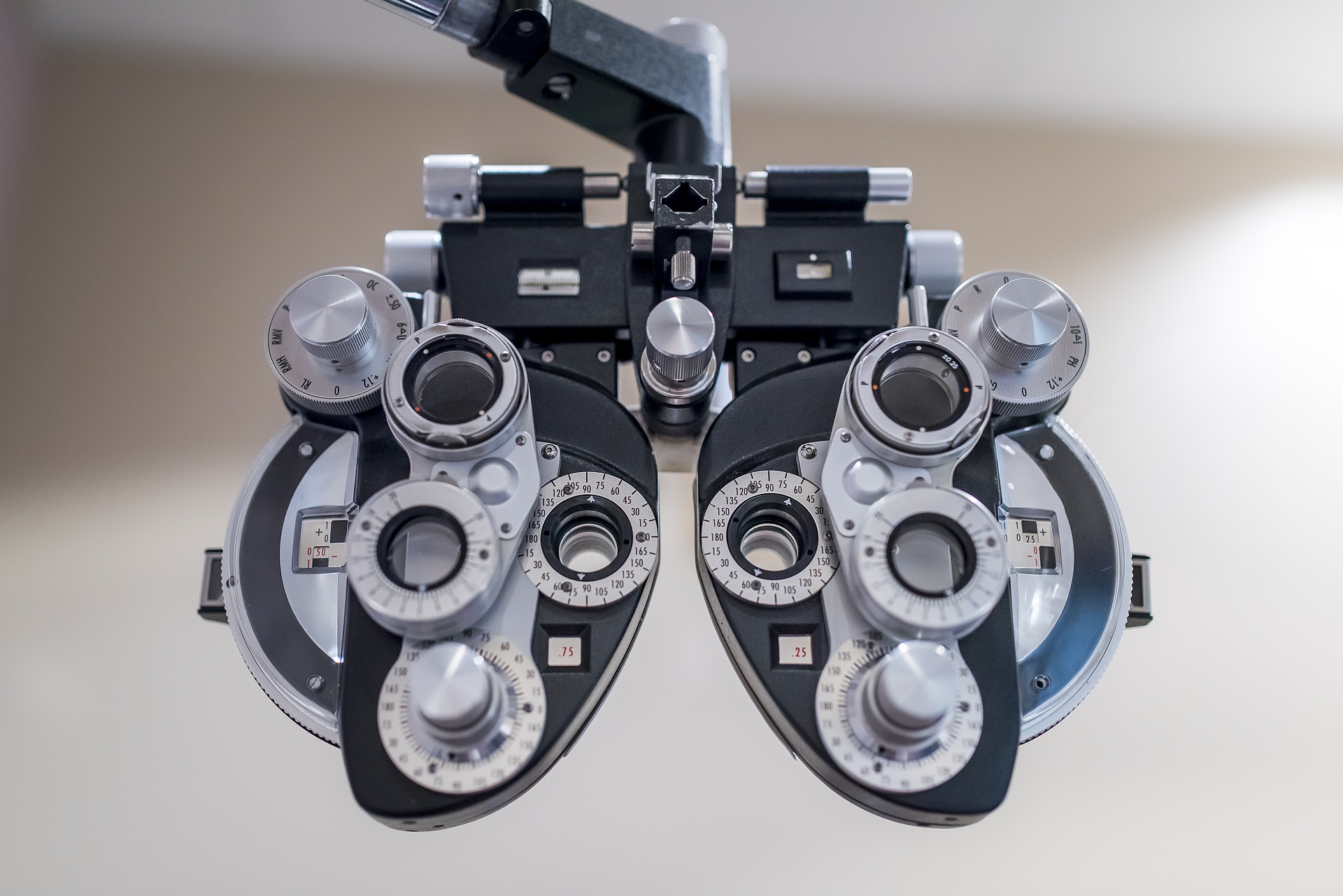 lista echipamentelor pentru cabinetul oftalmologului)